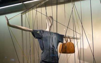 foundiid window display mannequin